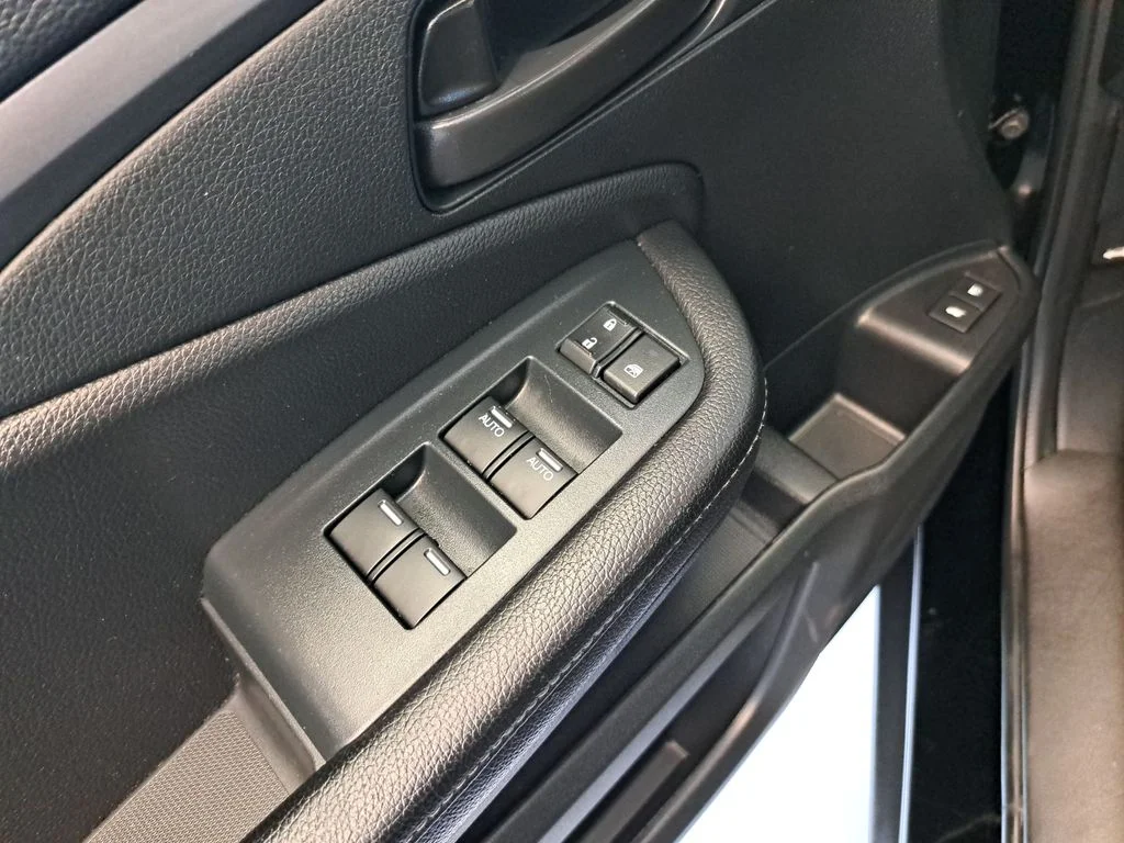 Used 2023 Beige Honda EX-L image 17
