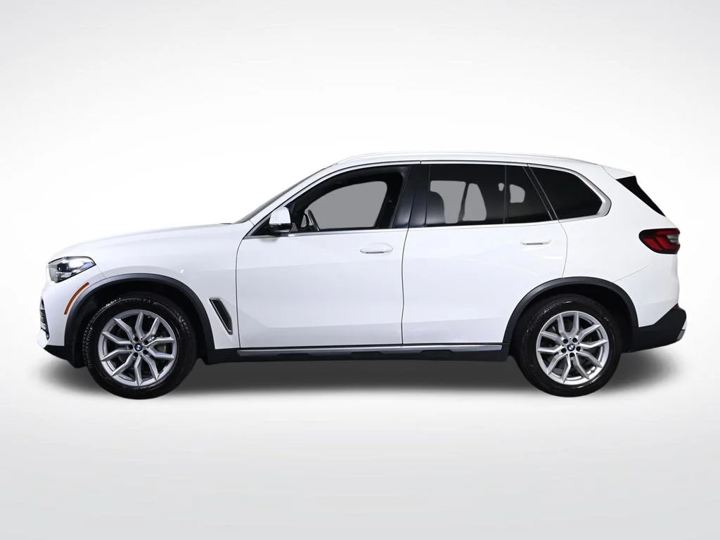 Used 2022 White BMW xDrive40i image 2