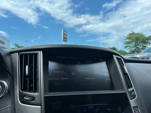 Used 2019 White INFINITI Red Sport 400 image 23
