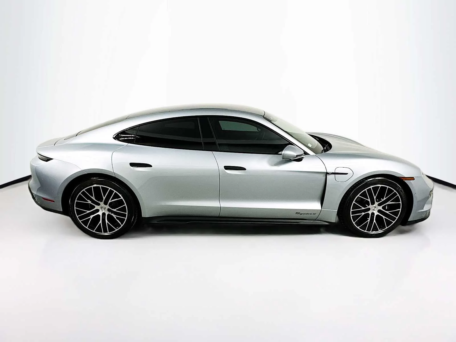 2025 Porsche Taycan Base - Photo 8