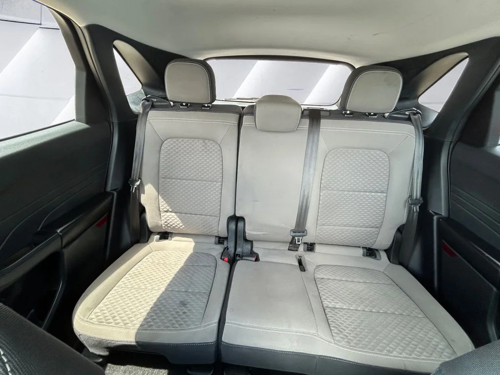 Used 2022 Gray Ford SE image 18