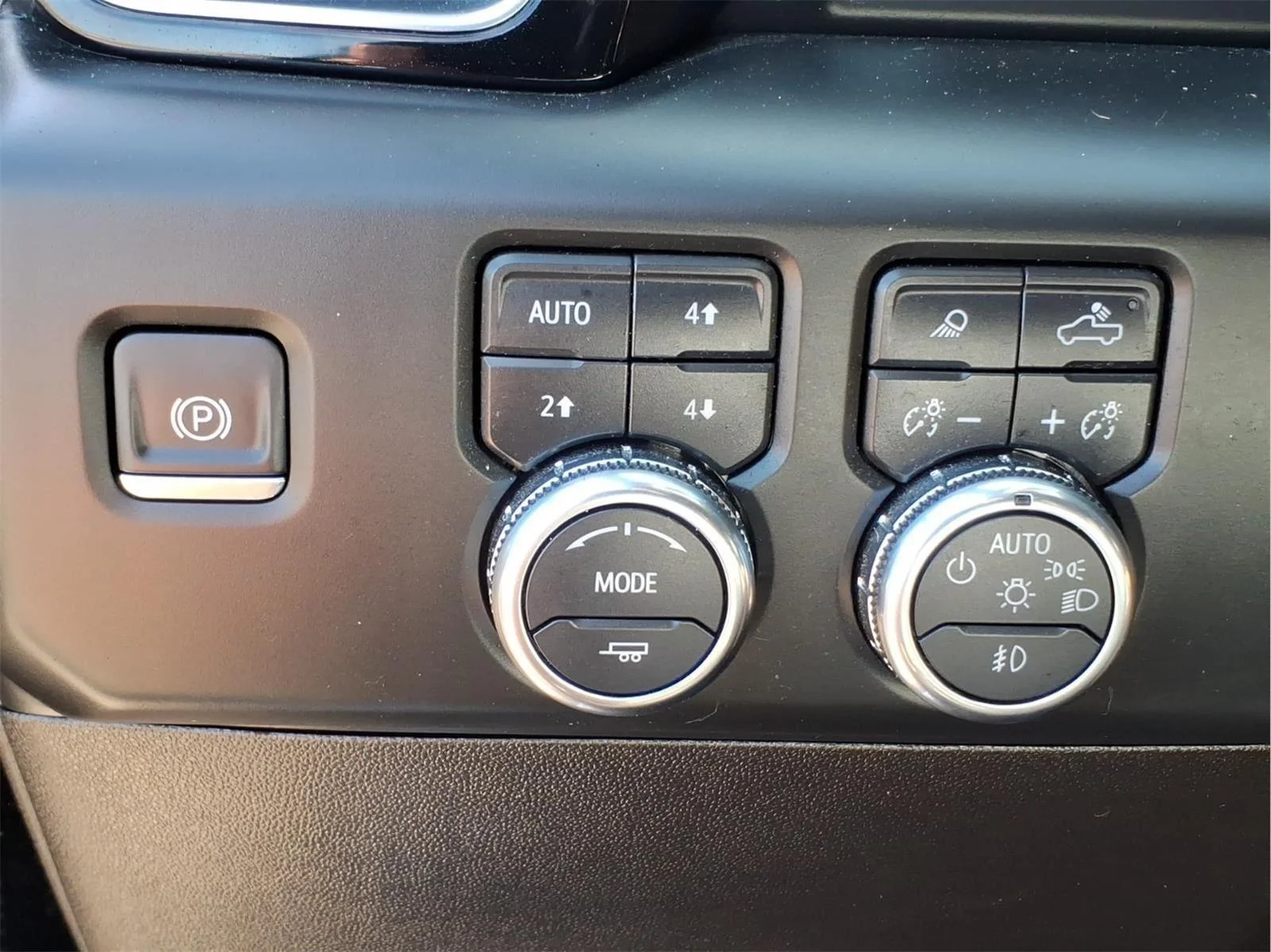 Used 2024 Onyx Black GMC Denali DRW image 17