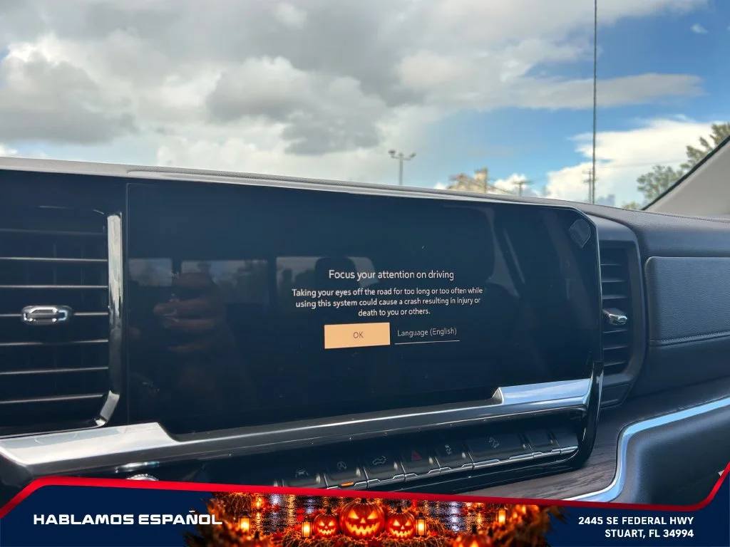 New 2026 Glacier White Tricoat GMC SLT image 30