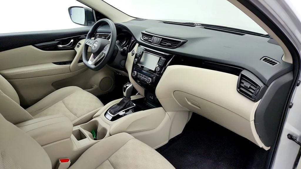 Used 2020 Brilliant Silver Metallic Nissan FWD SV image 23