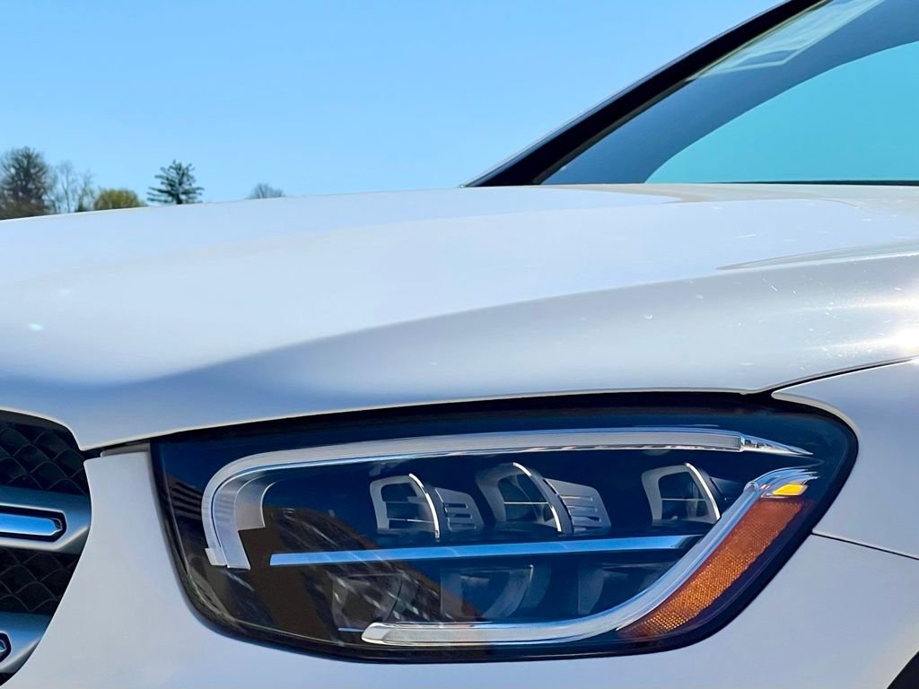 Certified Used 2022  Mercedes-Benz GLC 300 image 5