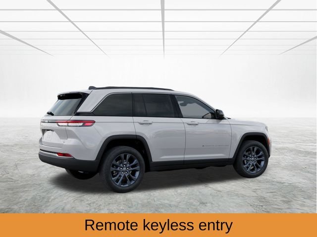 New 2026 Bright White Clear-Coat Exterior Paint Jeep Limited image 5