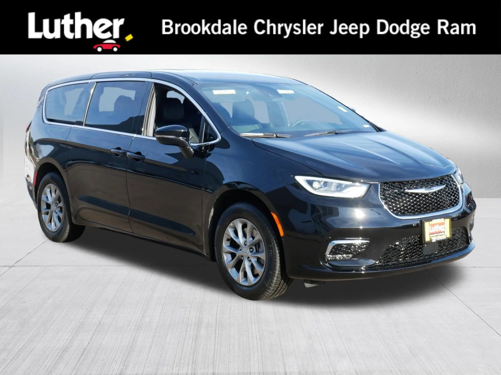 2026 Chrysler Pacifica Select AWD's photo