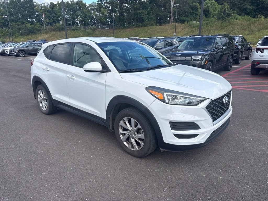 Used 2020 White Hyundai SE image 1