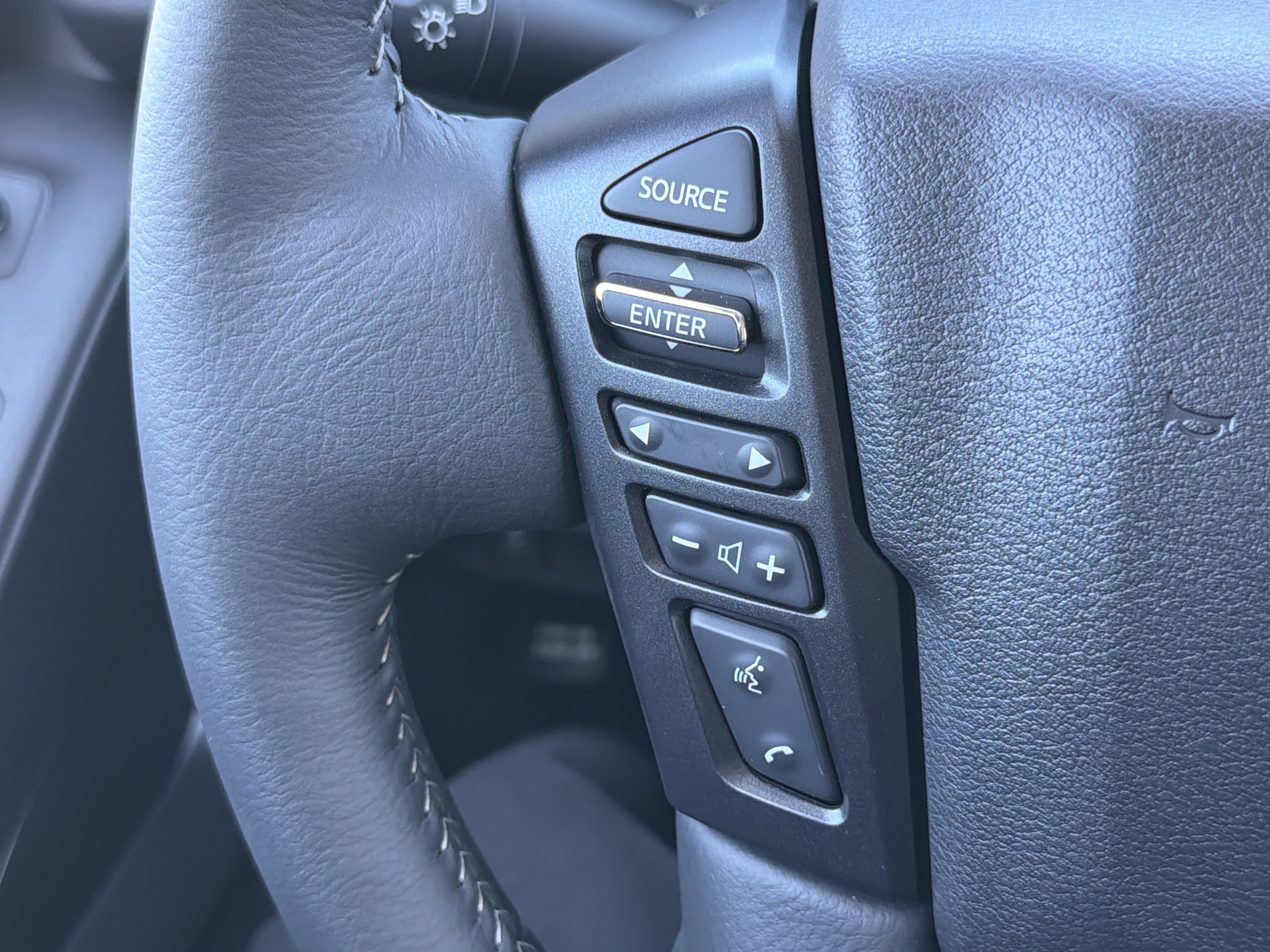 2026 Nissan Frontier SV - Photo 9