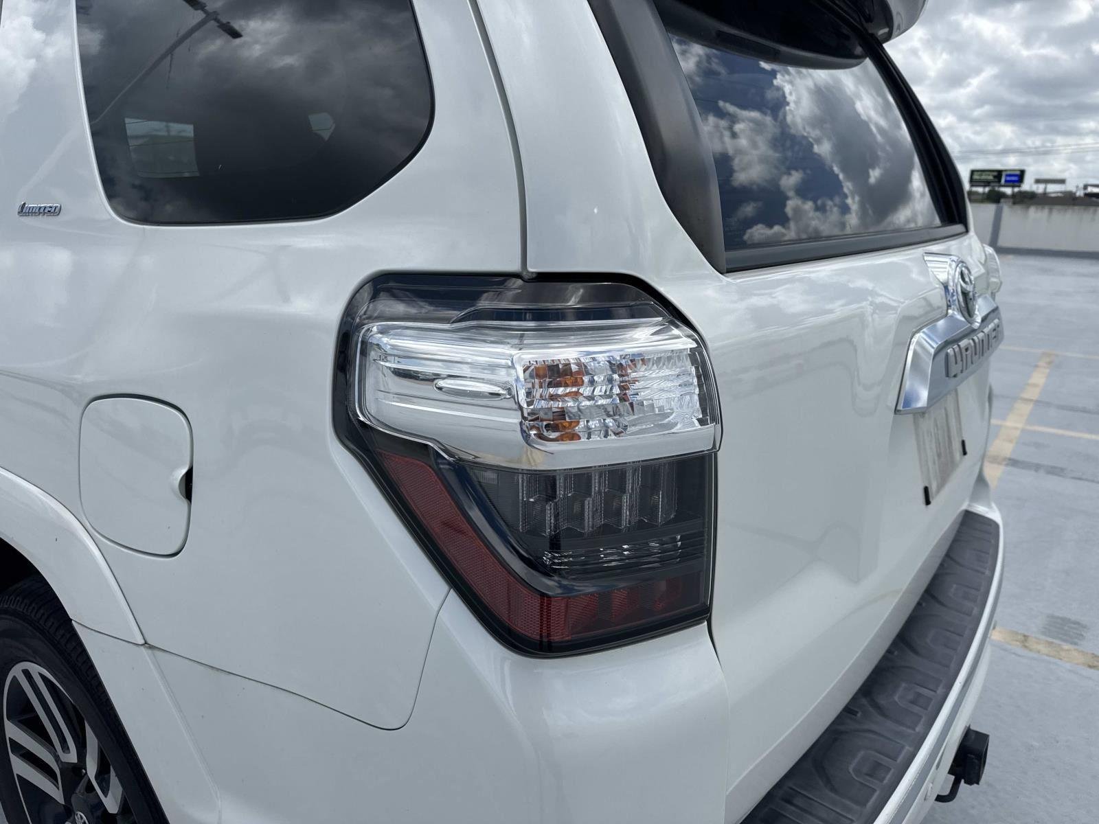 Used 2016 Blizzard Pearl Toyota Limited image 10