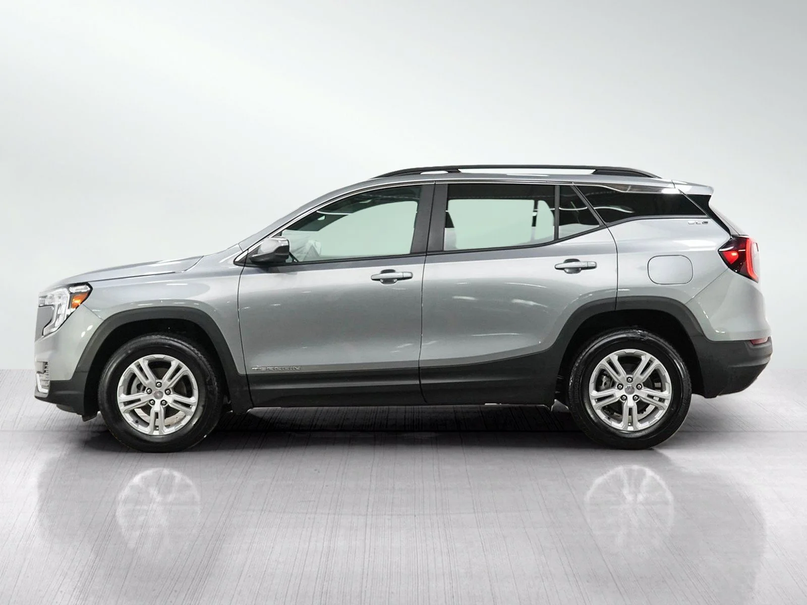 Used 2023 GMC Terrain SLE with VIN 3GKALTEG8PL171485 for sale in Roseville, Minnesota
