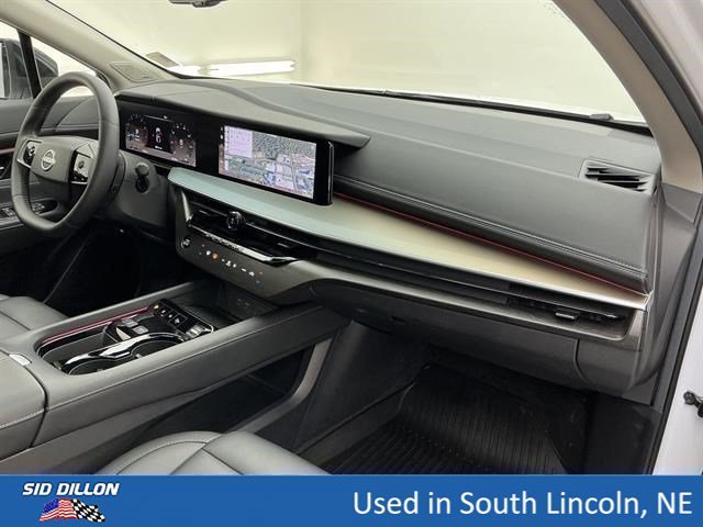 Used 2025 Everest White Pearl Tricoat Nissan SL image 24