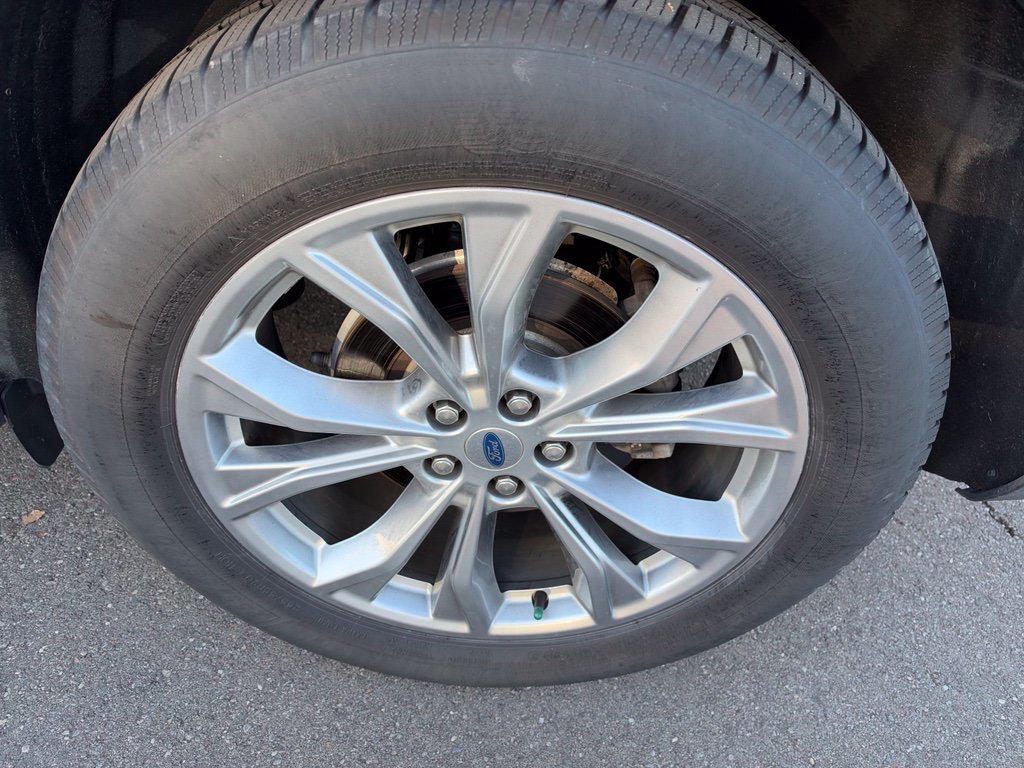 Used 2020 Black Ford Limited image 8