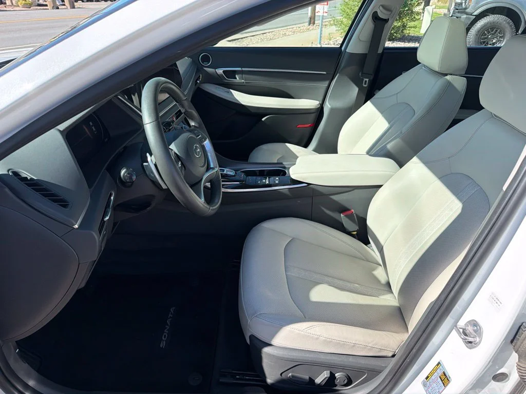 Used 2023 White Hyundai Limited image 19