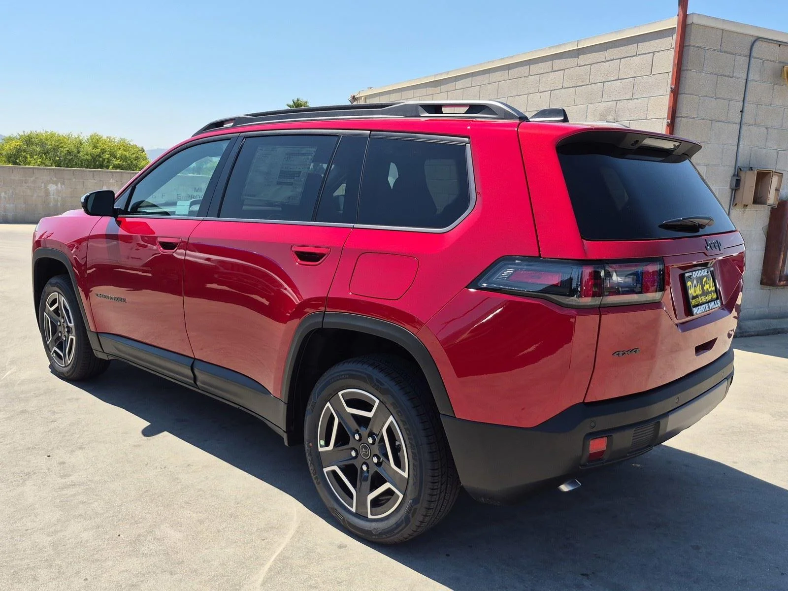 New 2026 Red Hot Pearl-Coat Exterior Paint Jeep Laredo image 4