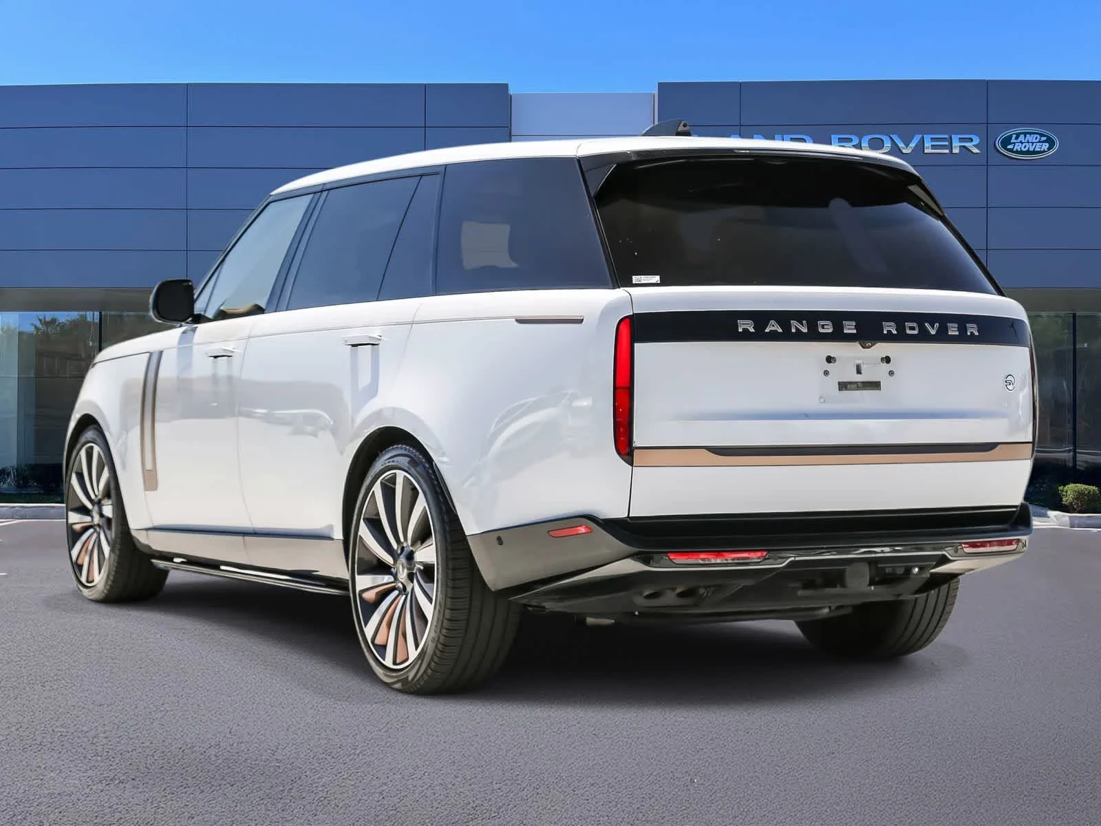 Used 2023 White Land Rover SV image 6