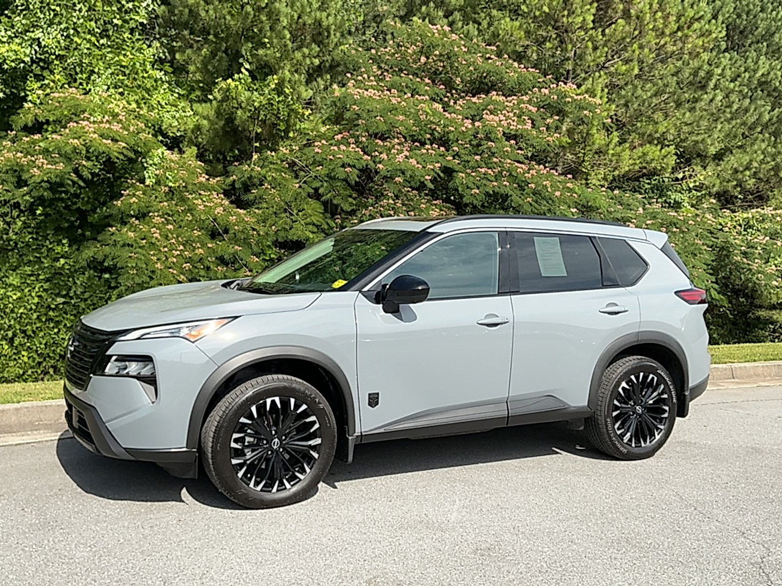 Used 2026 Boulder Gray Pearl Nissan Dark Armor image 4