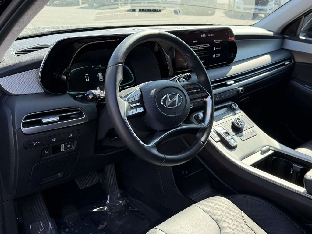 Used 2023 Black Hyundai SEL image 2
