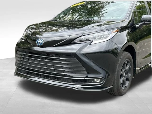 Used 2025 Black Toyota Woodland Edition image 9