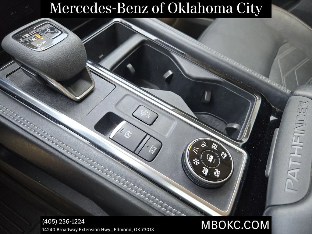 Used 2023 Pearl White Nissan Platinum image 17