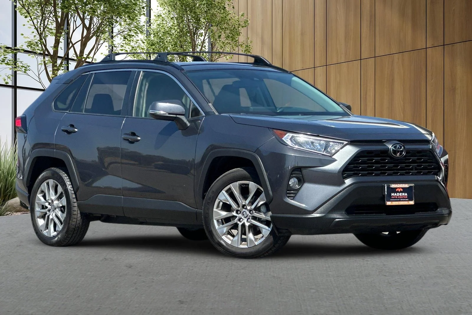 Used 2020 Gray Toyota XLE Premium image 2