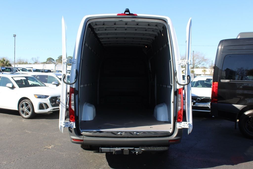 New 2026 Arctic White Mercedes-Benz Cargo 170 WB image 41