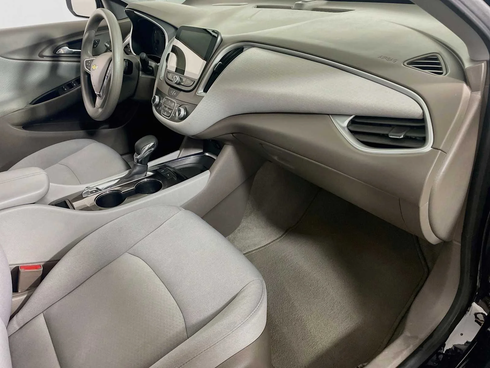 Used 2024 Mosaic Black Metallic Chevrolet LT image 26