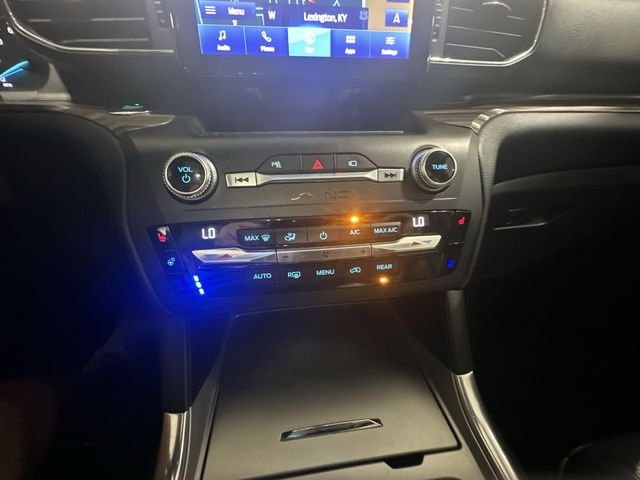 Used 2020 Silver Metallic Ford Limited image 21