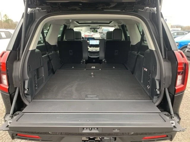 New 2025 Black Ford Active image 27