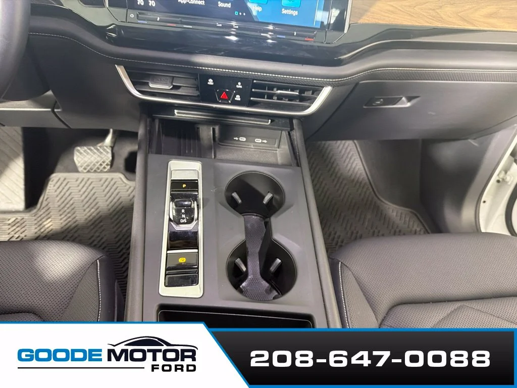 Certified Used 2025 Pure White Volkswagen 2.0T SE image 17