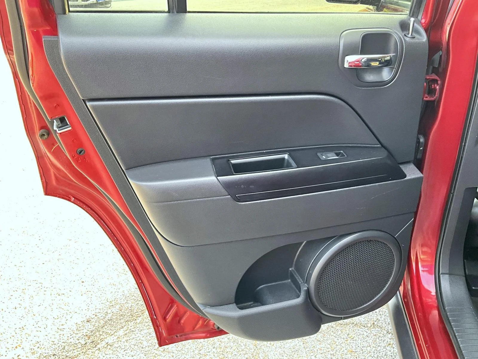 Used 2017 Red Jeep Latitude image 22