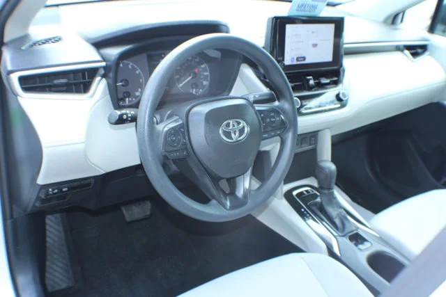 Used 2024 Wind Chill Pearl Toyota L image 4