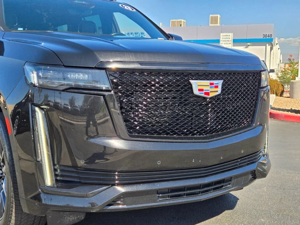 Used 2023 BLACK RAVEN Cadillac 4WD Sport image 8