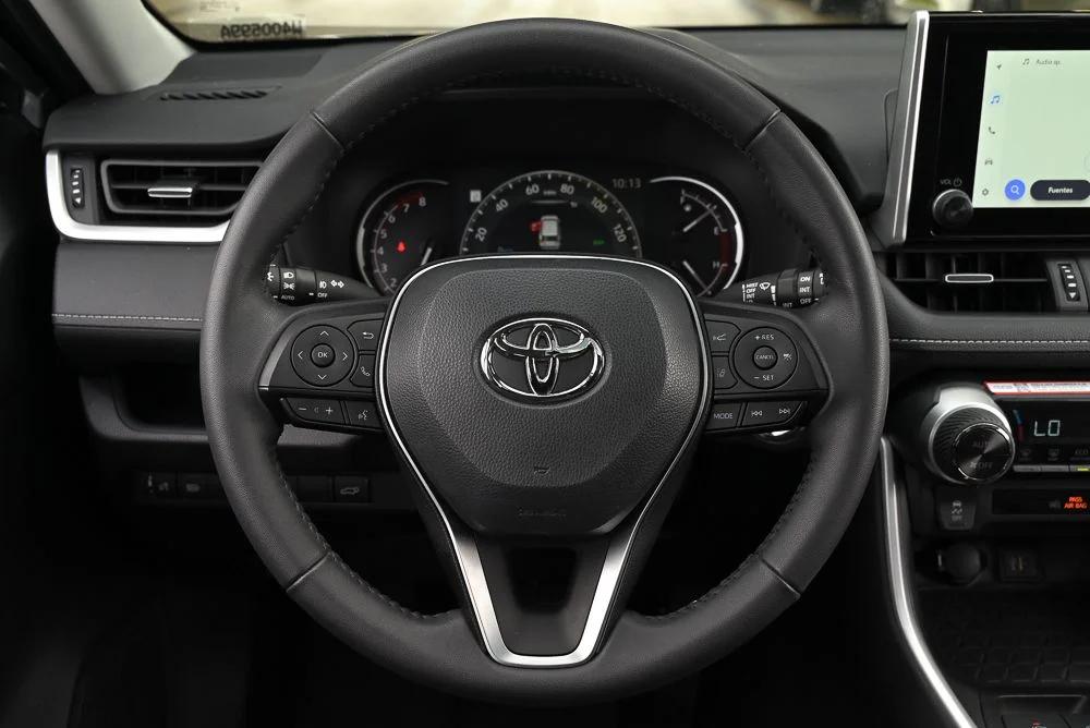 Used 2025 Silver Toyota XLE Premium image 19