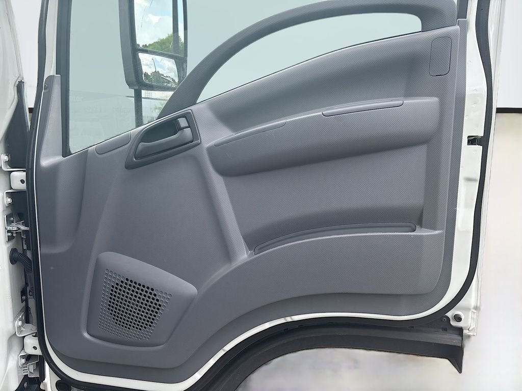 Used 2021 Arc White Chevrolet Base image 21