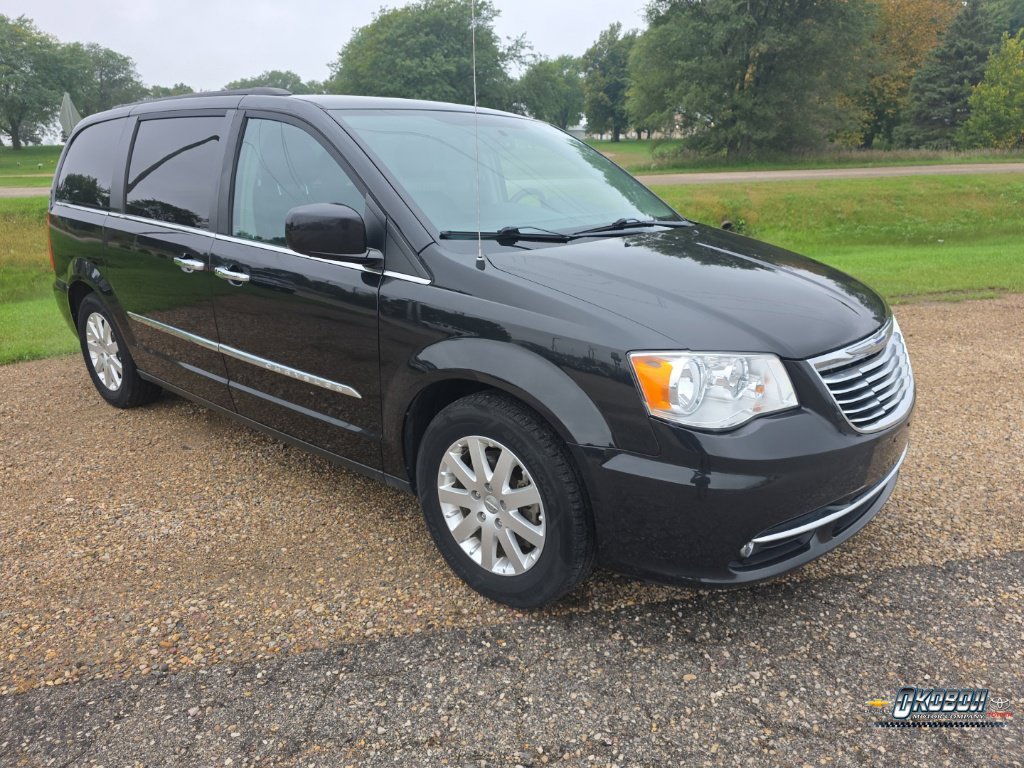 Used 2015 Chrysler Town & Country Touring with VIN 2C4RC1BG7FR698622 for sale in Spirit Lake, IA