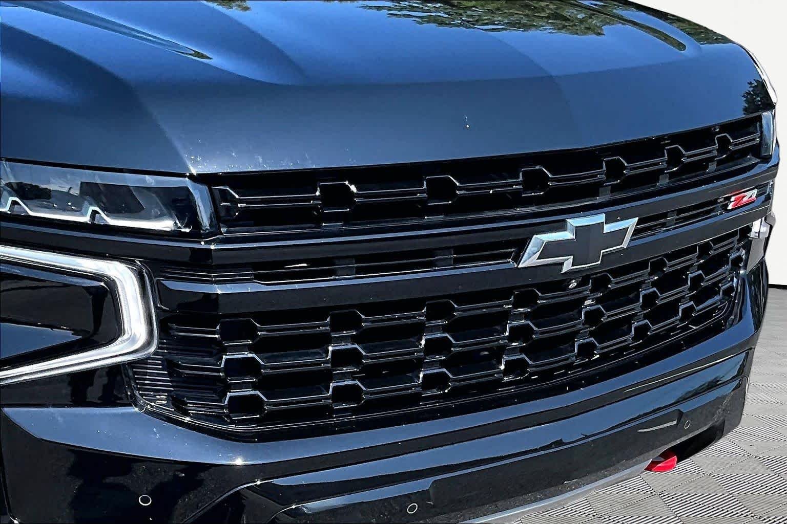 Used 2023 Black Chevrolet Z71 image 30