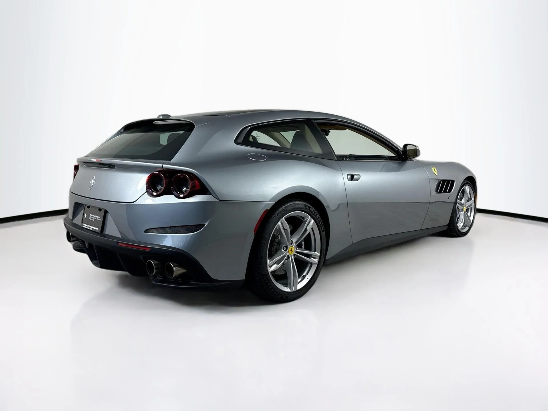 Certified Used 2018 Grigio Titanio Metall Ferrari V12 image 7