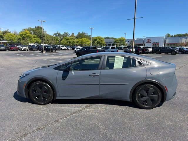 Certified Used 2027 01m2 Toyota LE image 7