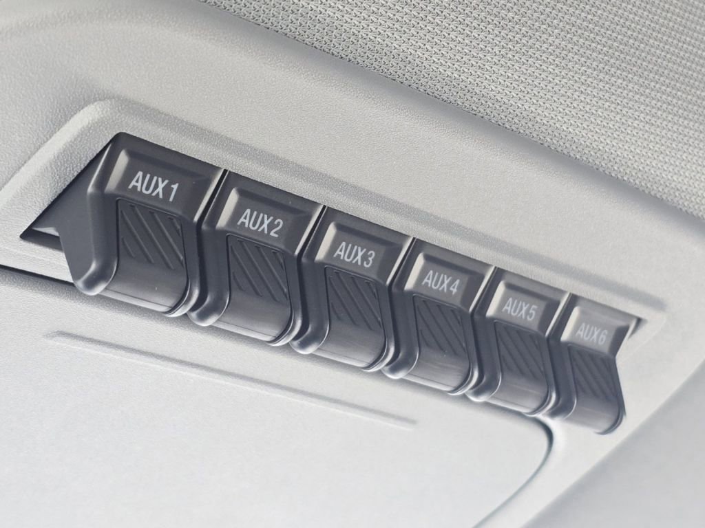 New 2024 Oxford White Ford XL image 6