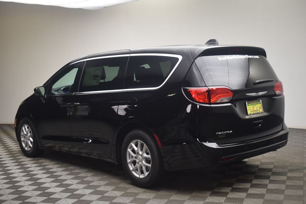 New 2027 Diamond Black Crystal Pearl-Coat Exterior Paint Chrysler LX image 11