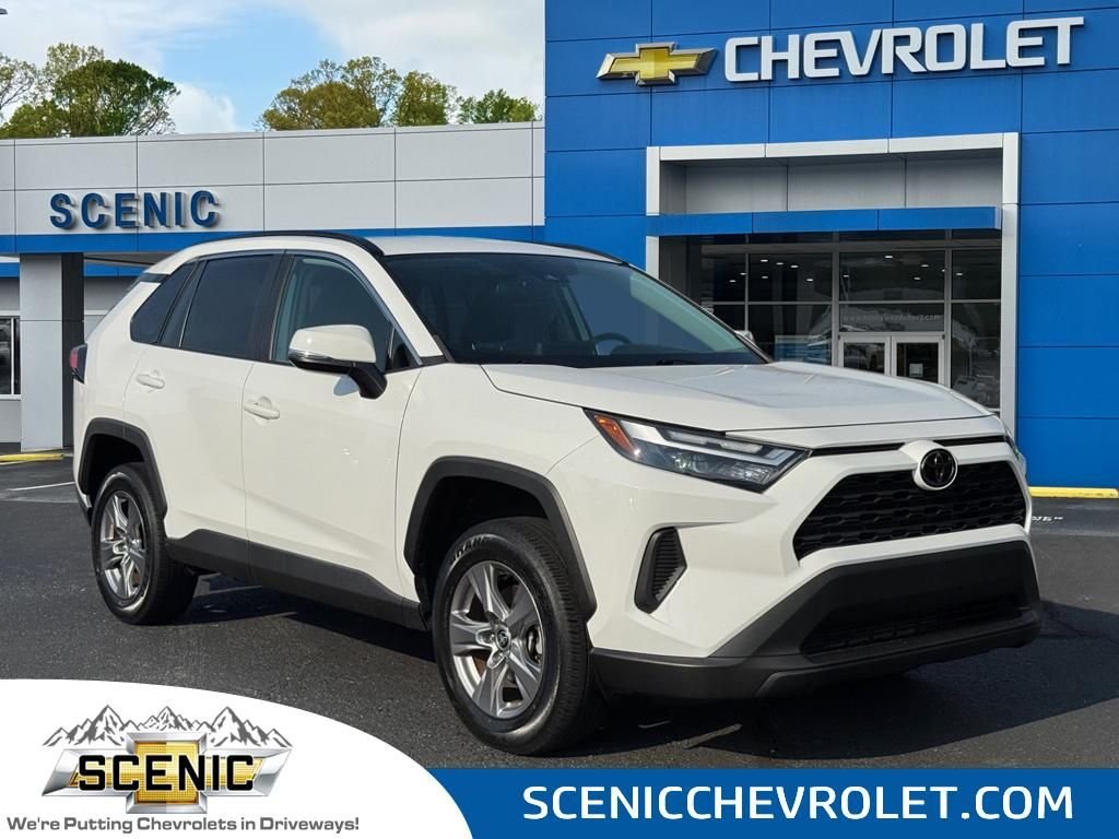 2022 Toyota RAV4 XLE