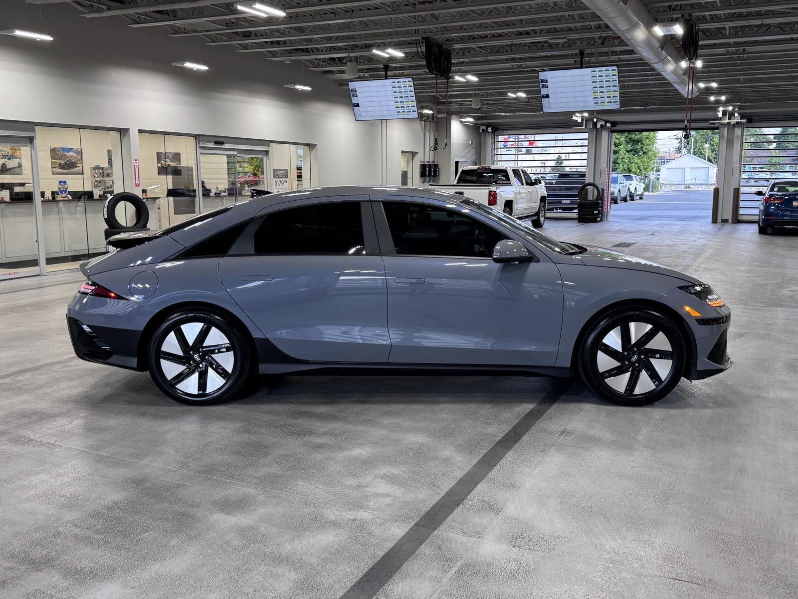 Certified Used 2025 Transmission Blue Hyundai SE image 9