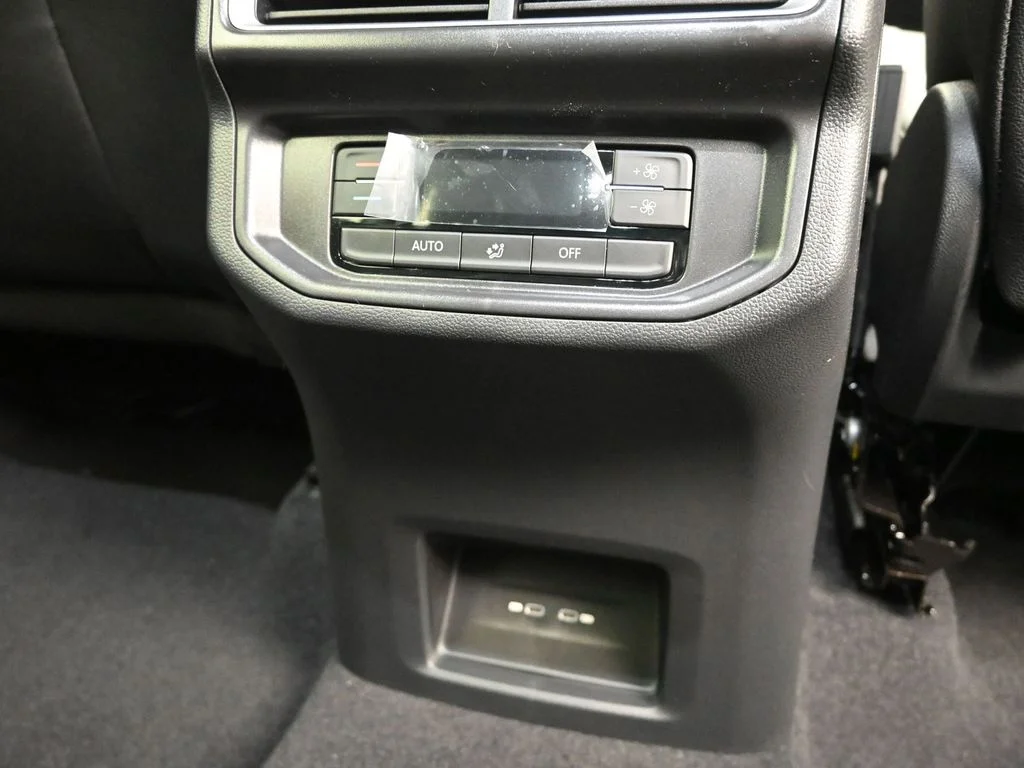 New 2026 White/off-white Volkswagen 2.0T SE image 9