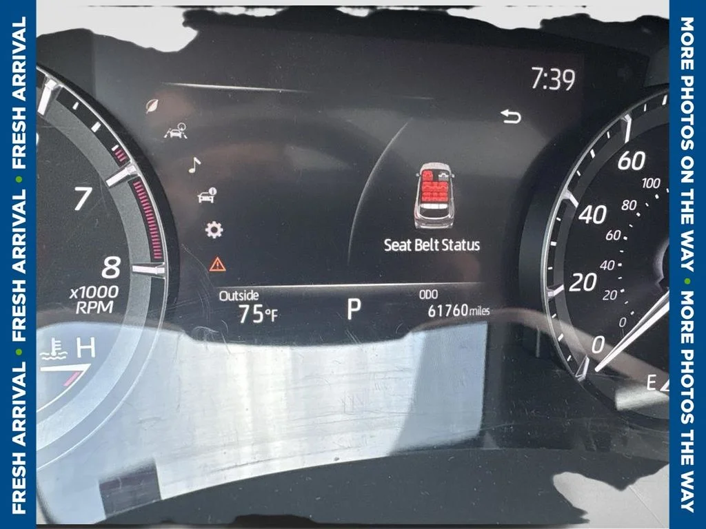 Used 2021  Toyota XLE image 1