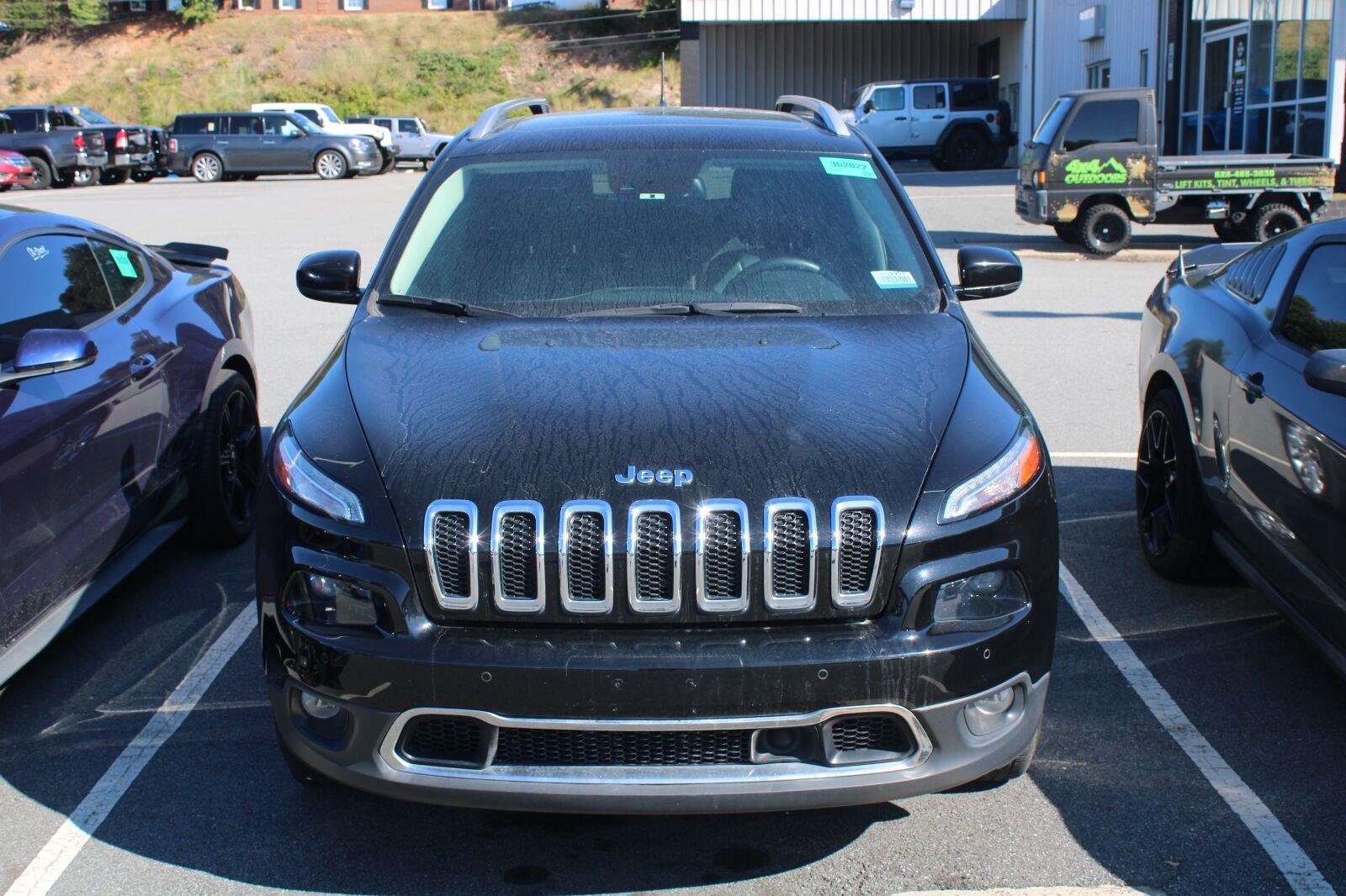 Used 2017 Diamond Black Crystal Pearlcoat Jeep Limited image 2