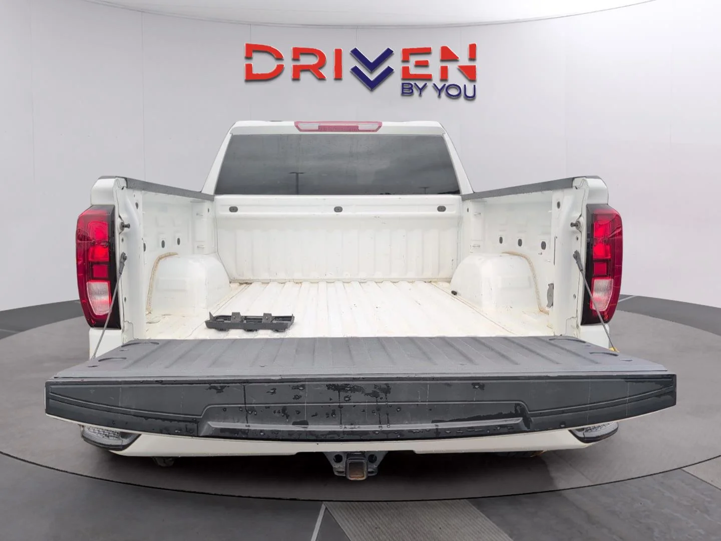Used 2023 Summit White GMC Elevation image 5