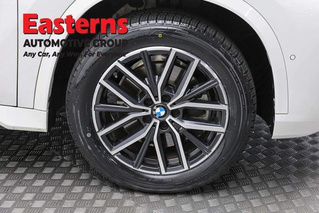 Used 2023 White BMW xDrive28i image 31
