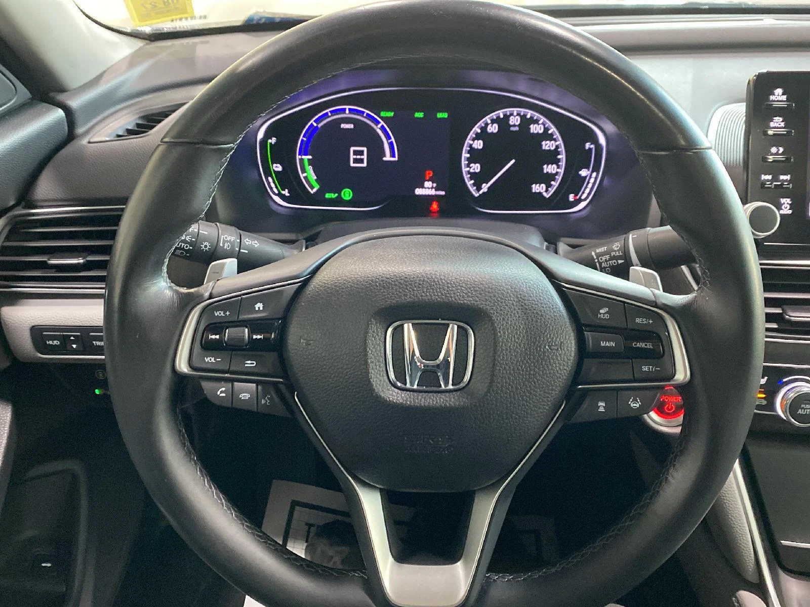 Used 2018 Modern Steel Metallic Honda Touring image 29