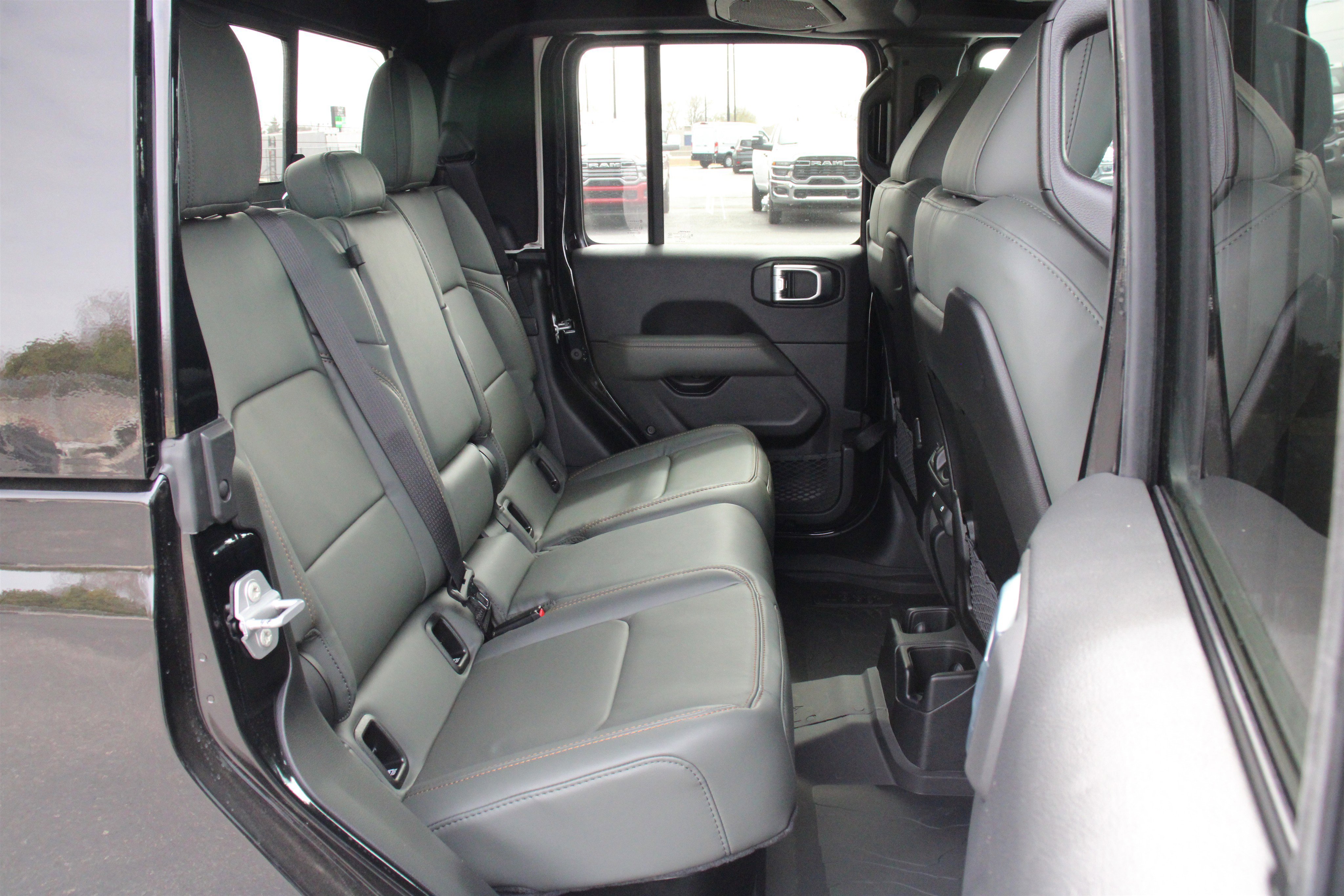 New 2026 Black Clear-Coat Exterior Paint Jeep Mojave X image 27